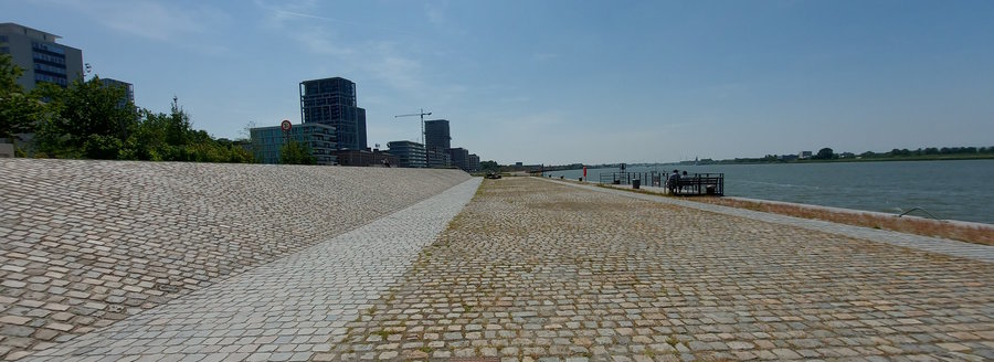 zicht van de Scheldekaaien met de asverstrooiingszone zicht van de Scheldekaaien met de asverstrooiingszone